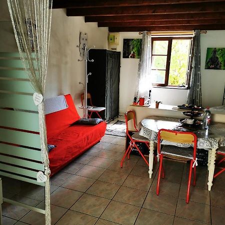 Studio très agréable totalement indépendant dans maison avec cour sans vis à vis Villa Vittel Esterno foto