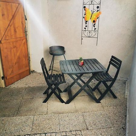 Studio très agréable totalement indépendant dans maison avec cour sans vis à vis Villa Vittel Esterno foto