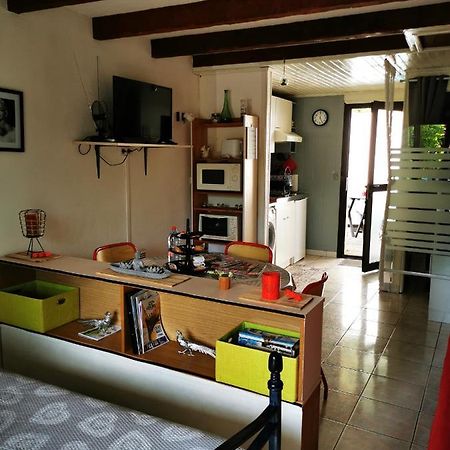 Studio très agréable totalement indépendant dans maison avec cour sans vis à vis Villa Vittel Esterno foto