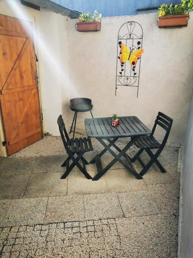 Studio très agréable totalement indépendant dans maison avec cour sans vis à vis Villa Vittel Esterno foto