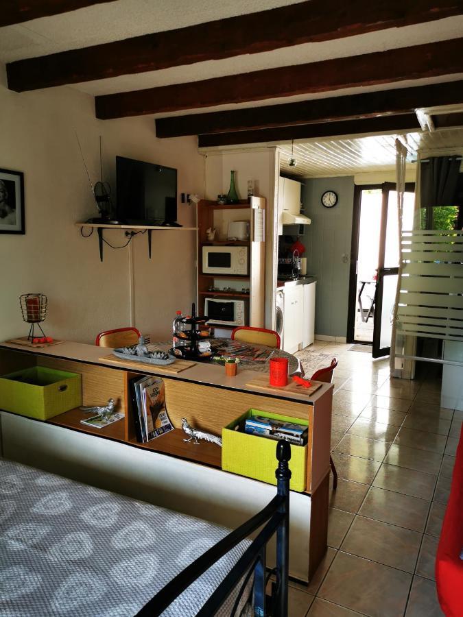 Studio très agréable totalement indépendant dans maison avec cour sans vis à vis Villa Vittel Esterno foto